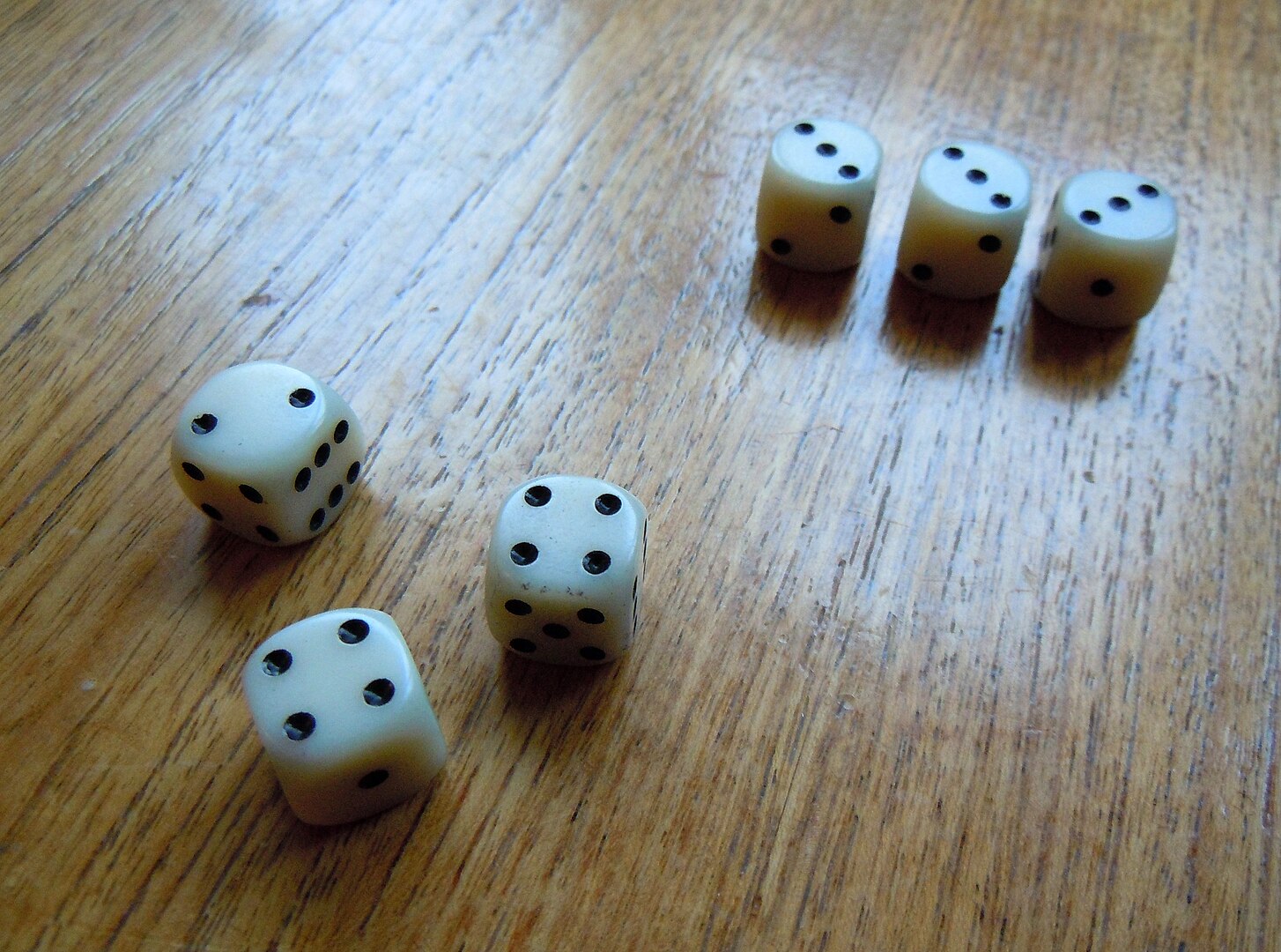 1454px-Six_Farkle_dice